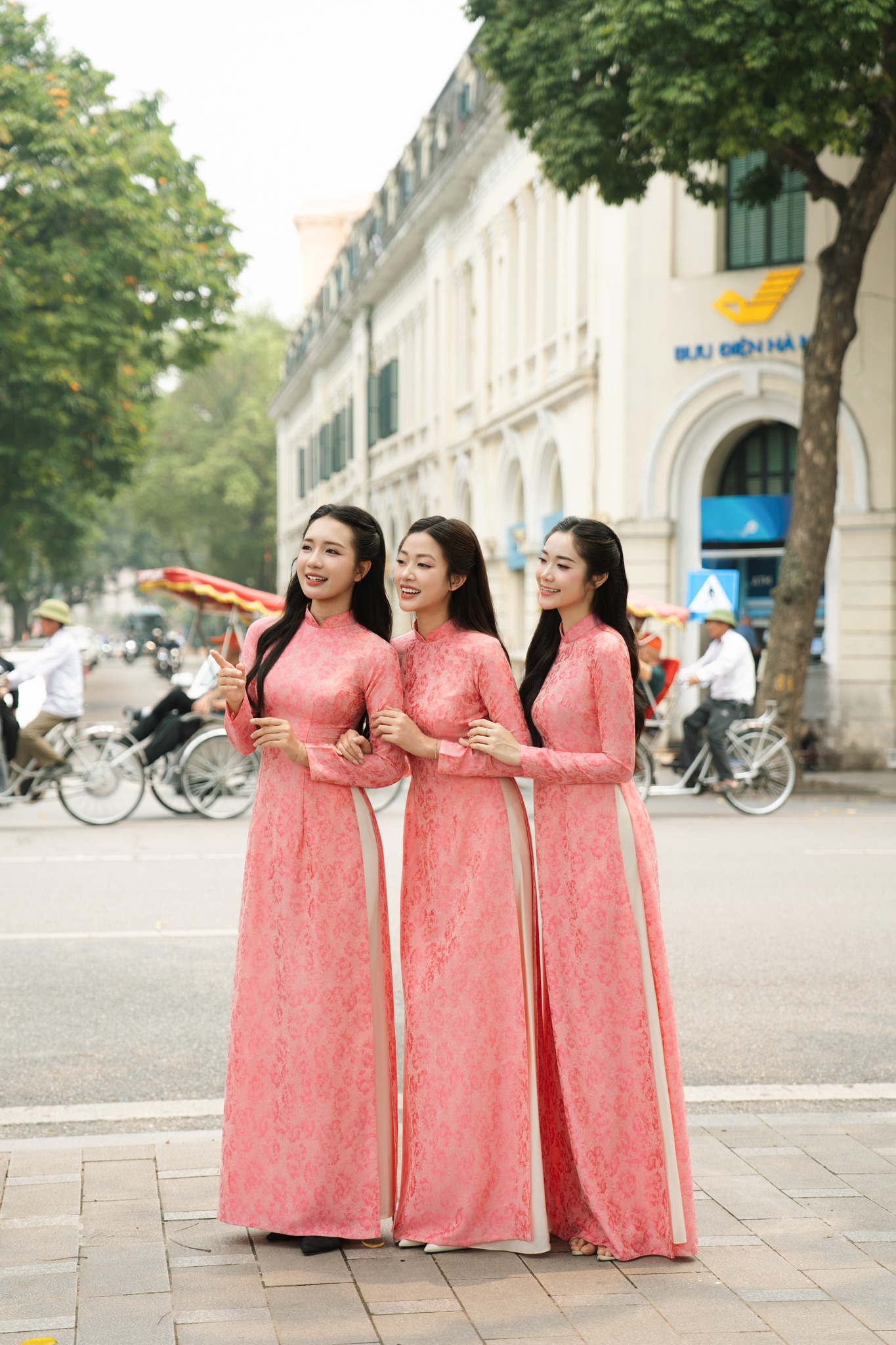 C&aacute;ch che khuyết điểm khi mặc &aacute;o d&agrave;i - B&iacute; quyết gi&uacute;p n&agrave;ng lu&ocirc;n tự tin v&agrave; thanh lịch