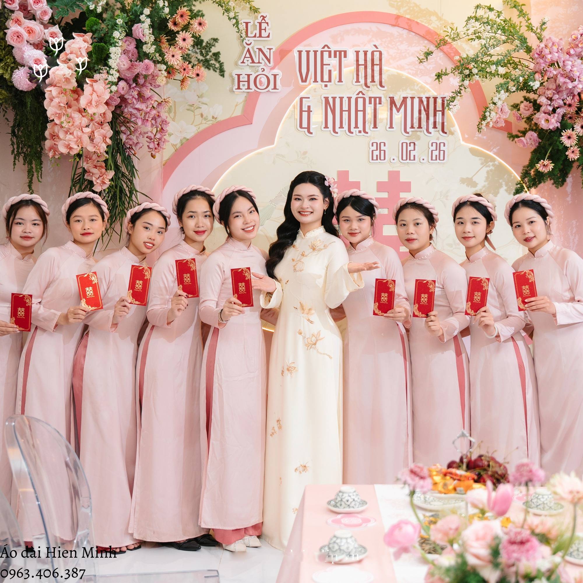 Top những mẫu &aacute;o d&agrave;i phụ d&acirc;u nhẹ nh&agrave;ng, tinh tế cho ng&agrave;y cưới thanh lịch