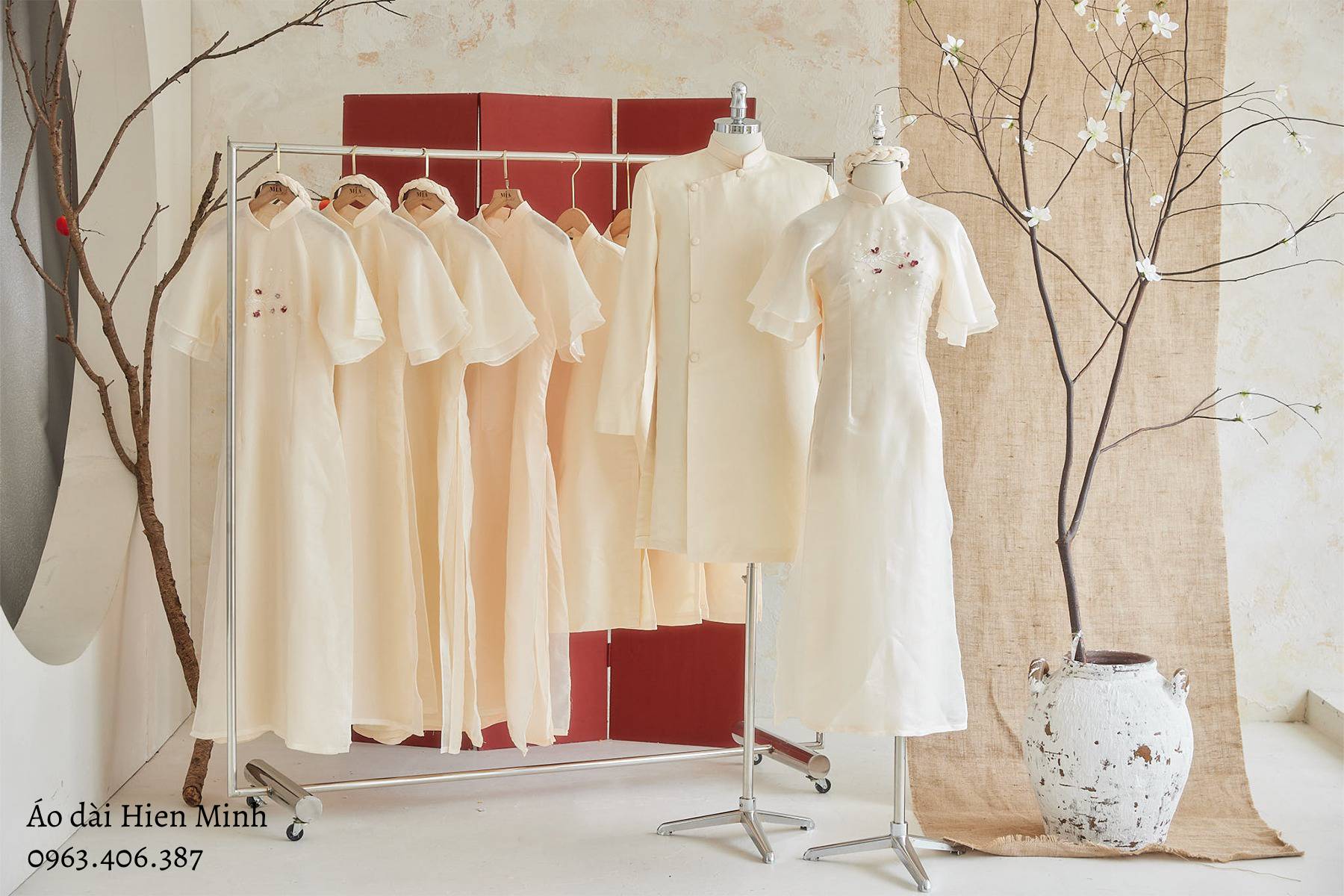 Top những mẫu áo dài phụ dâu nhẹ nhàng, tinh tế cho ngày cưới thanh lịch