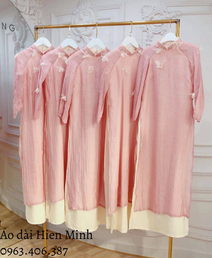 Top những mẫu áo dài phụ dâu nhẹ nhàng, tinh tế cho ngày cưới thanh lịch