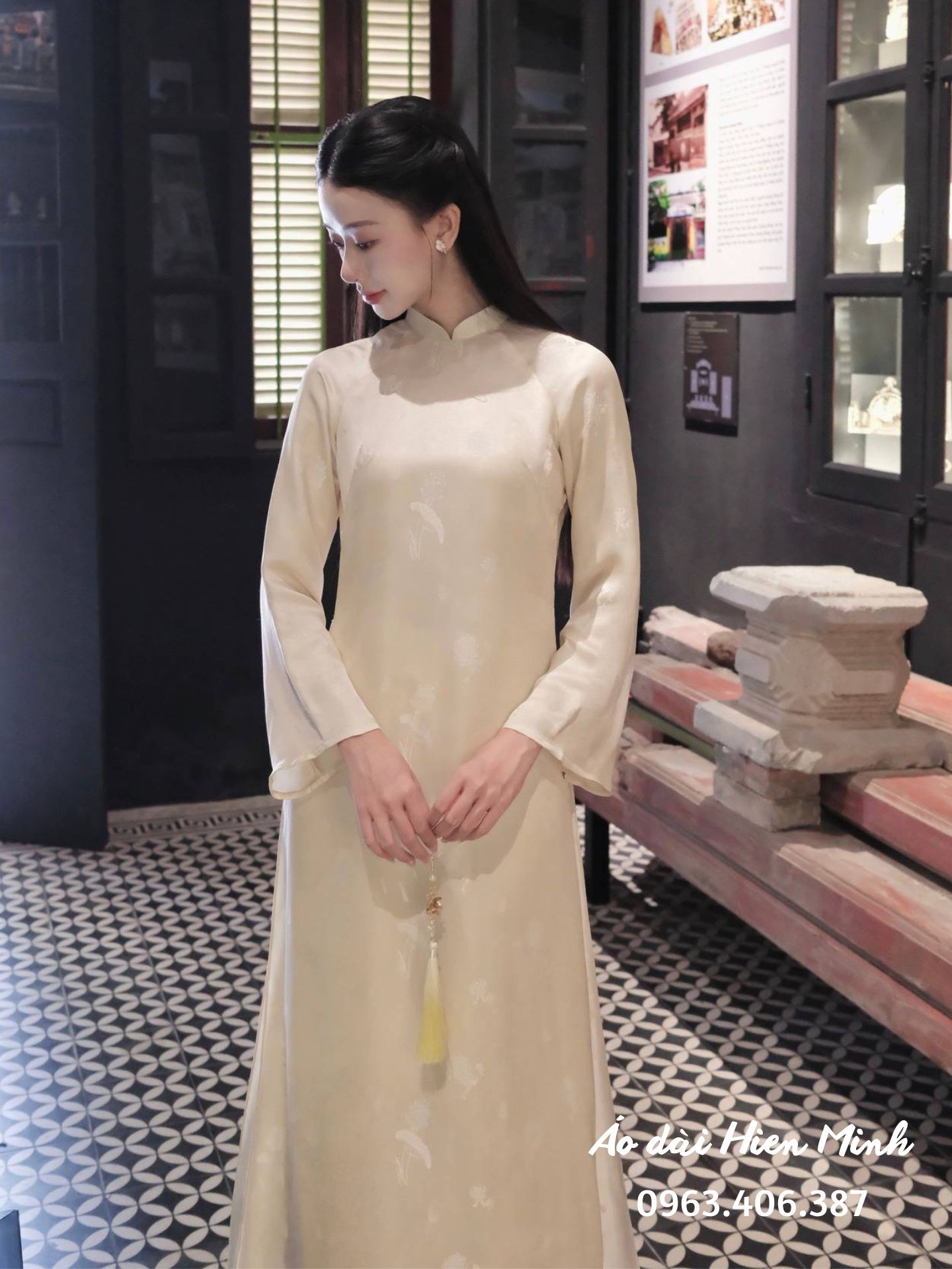 Gợi ý chọn áo dài làm quà tặng cho đối tác, bạn bè nước ngoài sang trọng, ý nghĩa