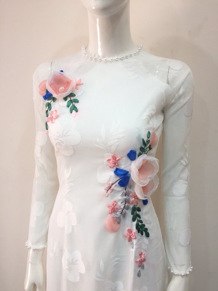 ao dai co dau mau trang