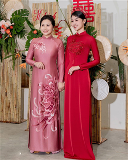 15+ Mẫu áo dài bà sui thanh lịch, sang trọng cho mẹ cô dâu, chú rể trong ngày cưới