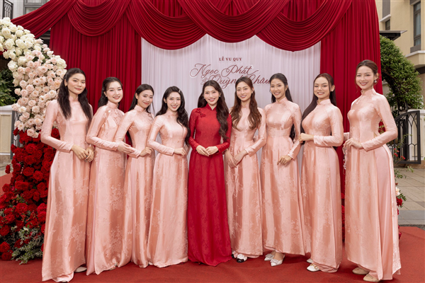 Top những mẫu áo dài phụ dâu nhẹ nhàng, tinh tế cho ngày cưới thanh lịch