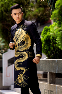 Vì sao áo dài nam màu đen luôn được ưa chuộng?