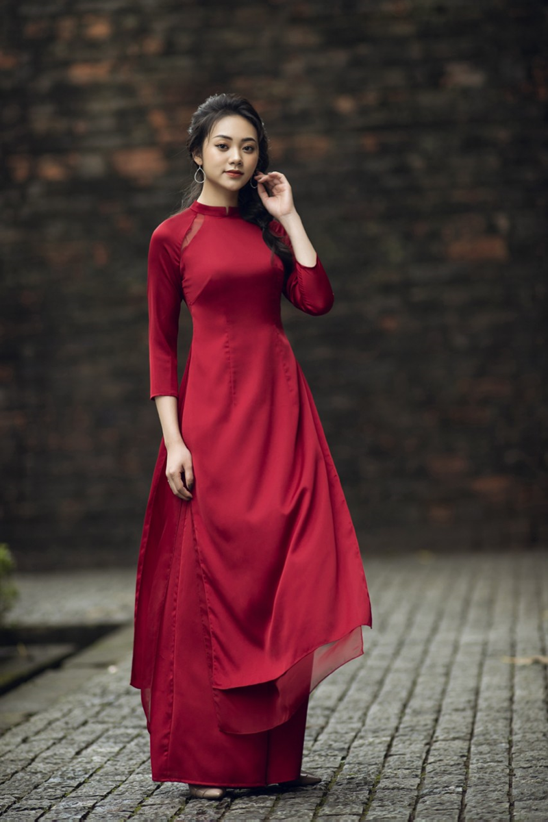 Muôn màu kiểu áo dài cách tân của các thương hiệu thời trang Việt | Váy trẻ  em, Áo dài, Phong cách phương tây