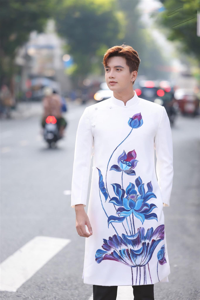 Áo dài cách tân nam màu trắng hoạ tiết hoa sen