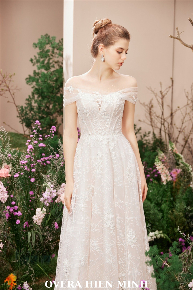 Váy cưới  dành cho cô dâu nhẹ nhàng, sang trọng